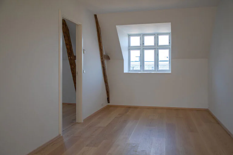 ST Byg Taglejlighed med spir renoveret (12)